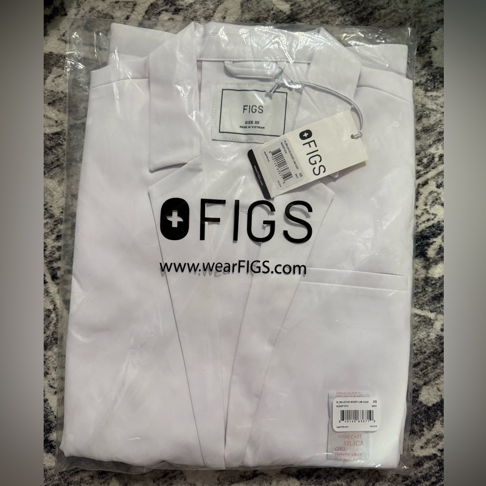 Figs White Bellevue Short Lab Coat BNWT